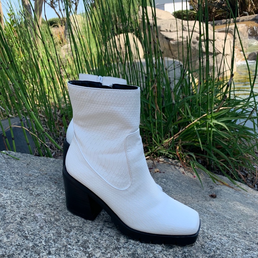New lug white booties 10 left - Picture 9 of 10